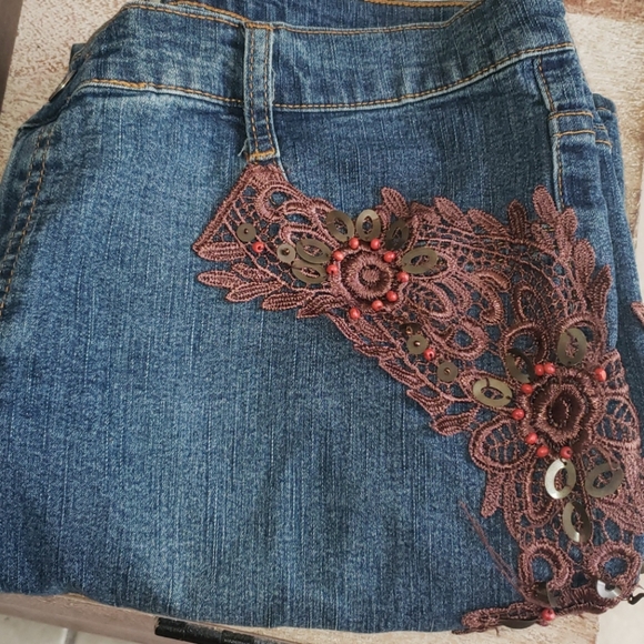 Mishca Capri Jeans - Picture 5 of 5